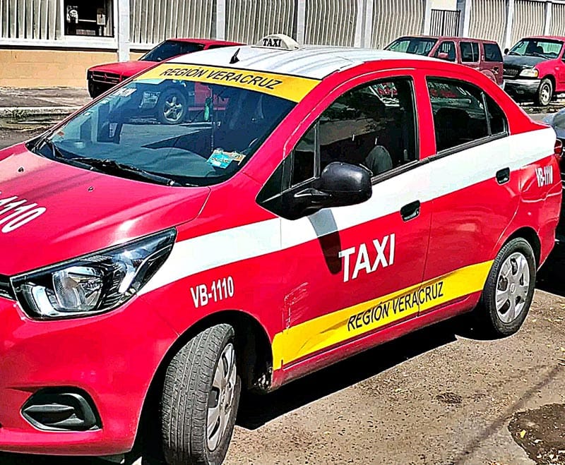 ¡BUSCAN A TAXISTA POR CHOCÓN!