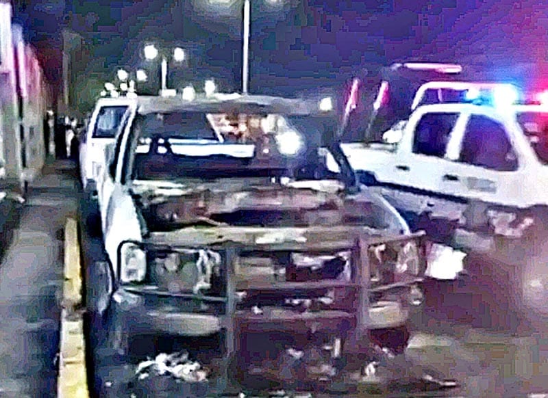 ¡SE QUEMÓ CAMIONETA DE LA UNIDAD ANTISECUESTROS DE LA FGE!