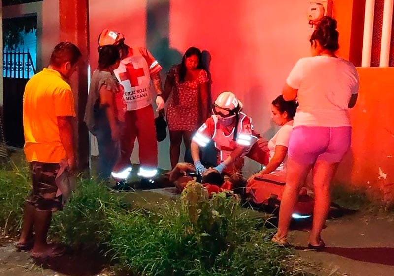 ¡MOTOCICLISTA SE ESTRELLÓ CONTRA POSTE DE CONCRETO!