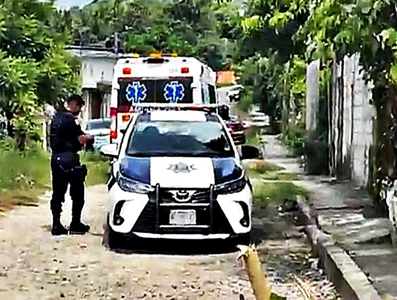 ¡CAE DE ÁRBOL Y SE CLAVA PICO DE HIERRO EN LA PIERNA!