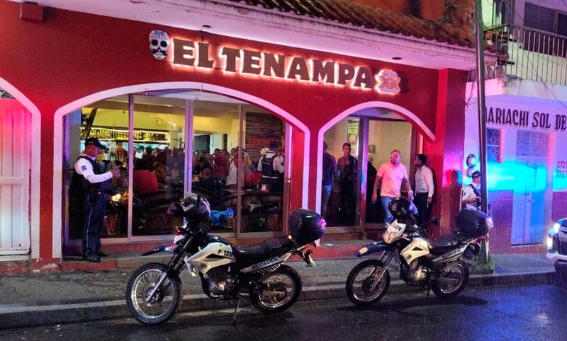 ¡ZAFARRANCHO EN EL ‘TENAMPA’! - UN LESIONADO Y DOS DETENIDOS DEJO UNA RIÑA EN RECONOCIDO BAR DE ORIZABA