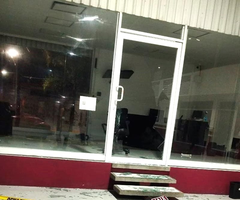 ¡DEJAN LIBRE A ‘RATA’ QUE ROBÓ EN VERIFICENTRO Y ACUCHILLÓ AL VIGILANTE!