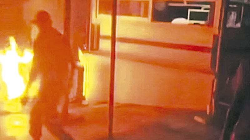 ¡ESTABAN CARBONIZADOS! - *Quedaron atrapados en sus celdas