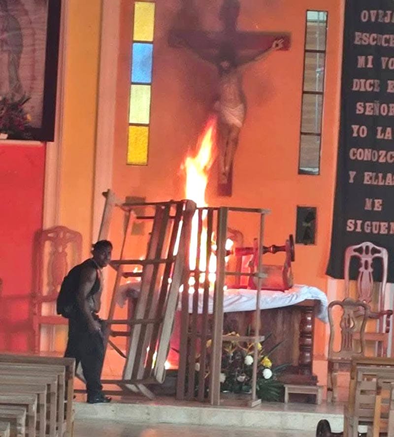 ¡SACRILEGIO! - EN LA IGLESIA DE TILAPAN