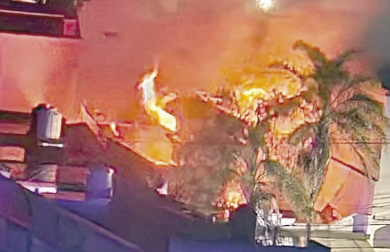 ¡INCENDIAN CASA DE ALCALDESA DE QUERÉNDARO, MICHOACÁN!