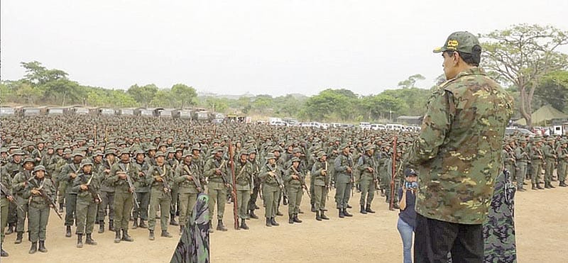 ¡MADURO DESPLIEGA 4.5 MILLONES DE SOLDADOS!