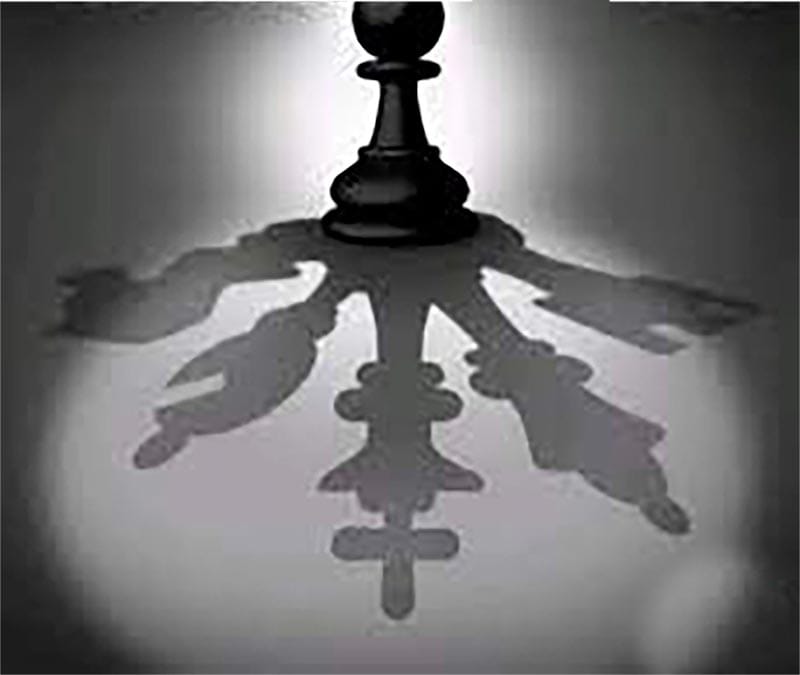 VIVIENDO CON SENTIDO | EL PEÓN - En el mundo del ajedrez, la atención suele centrarse en piezas como la dama, la torre, el caballo y el alfil. Sin embargo, el peón, esa figura aparentemente insignificante, esconde una rica historia...