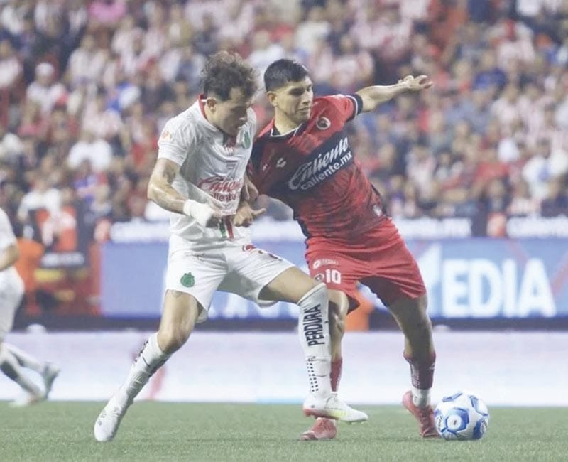 ¡CON GOLAZOS, CHIVAS RESCATA DRAMÁTICO EMPATE 3-3 EN TIJUANA!