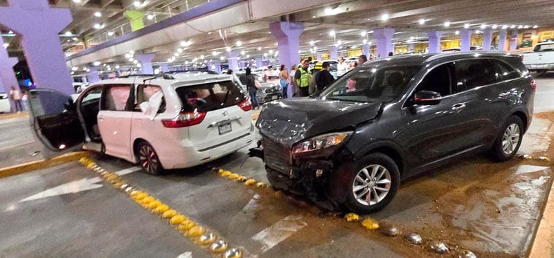 ¡CARROS CHOCONES EN PLAZA EL DORADO!