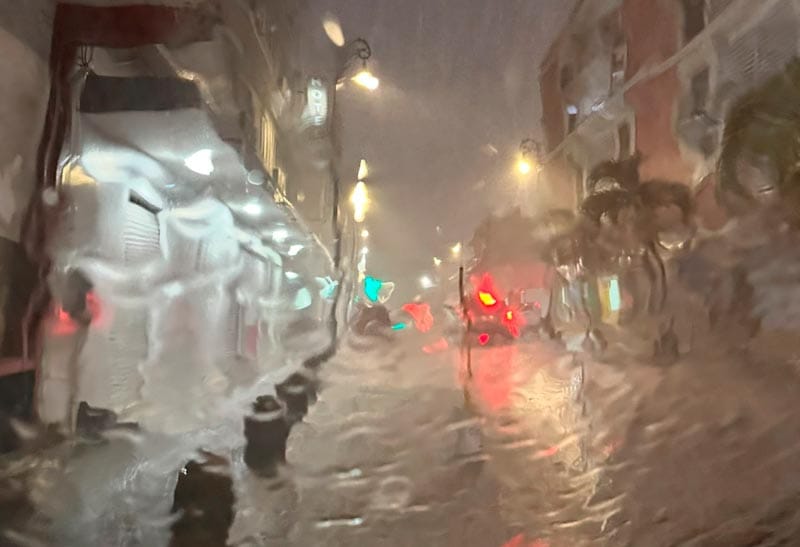 ¡QUE DILUVIO! - HASTA CON RAYOS