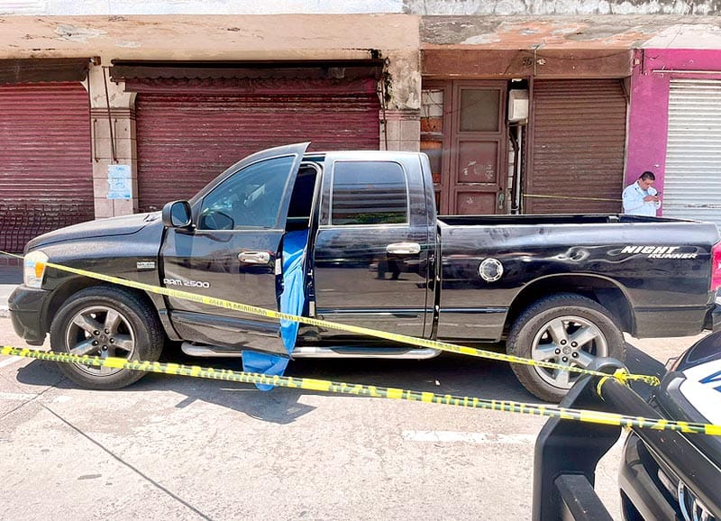 ¡FALLECIÓ DENTRO DE SU CAMIONETA EN EL CENTRO HISTÓRICO!