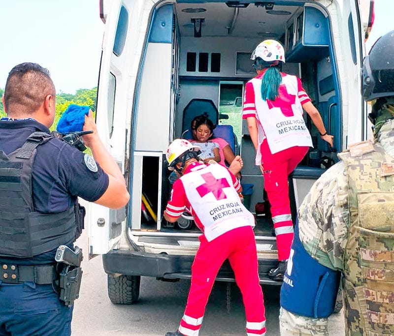¡CAMIÓN TORTON EMBISTE A MAMÁ Y SUS TRES HIJOS!