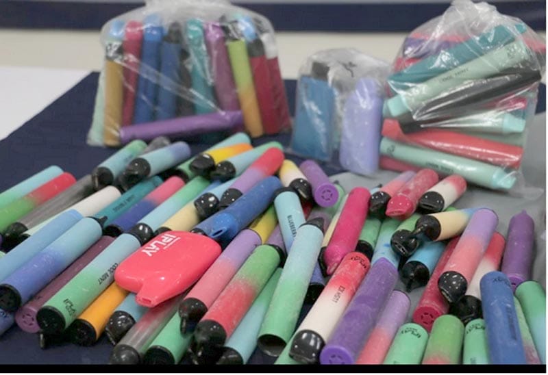 ¡MILITARES Y AGENTE CANINO ASEGURAN MARIHUANA Y VAPEADORES!