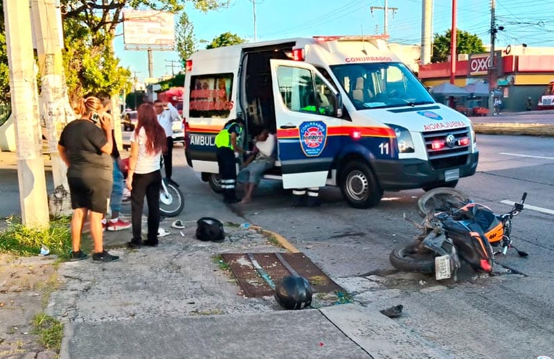 ¡MOTOCICLETAZO EN LA BOTICARIA!