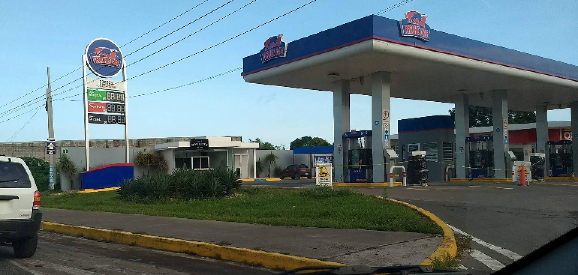 ¡ASALTAN GASOLINERA FERCHE EN LAS BAJADAS!