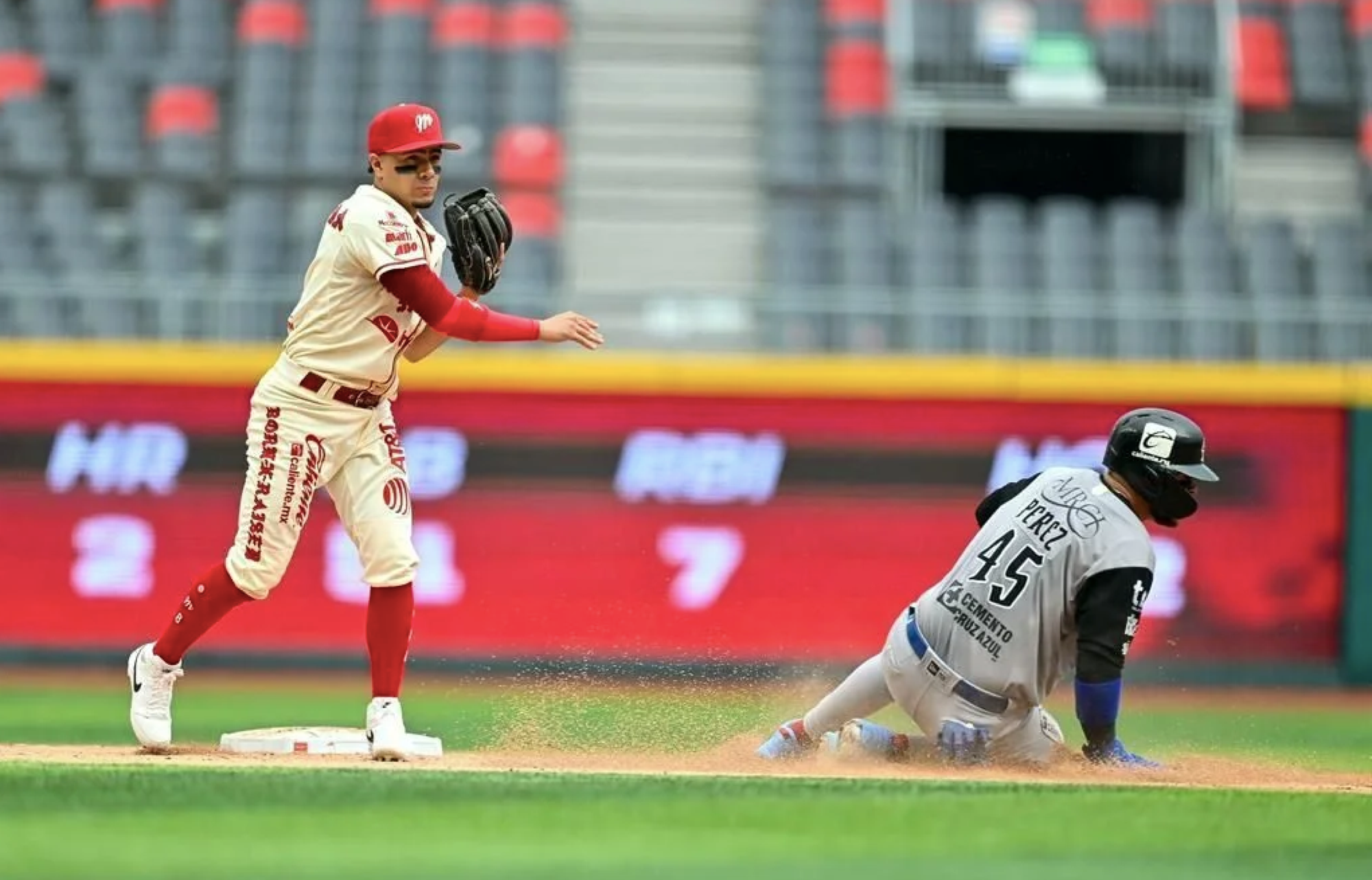 ¡PEGAN PIRATAS A DIABLOS ROJOS EN EL AHH!