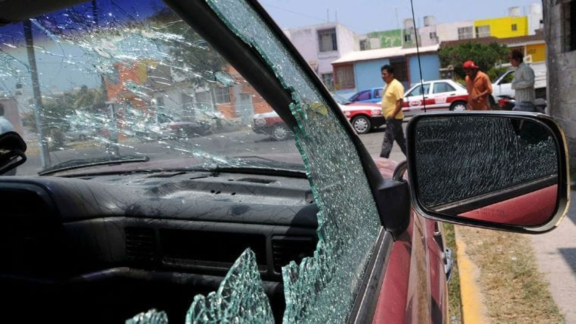 ¡ATACAN A BALAZOS A CARNICERO EN CARRETERA DE ATZALAN!