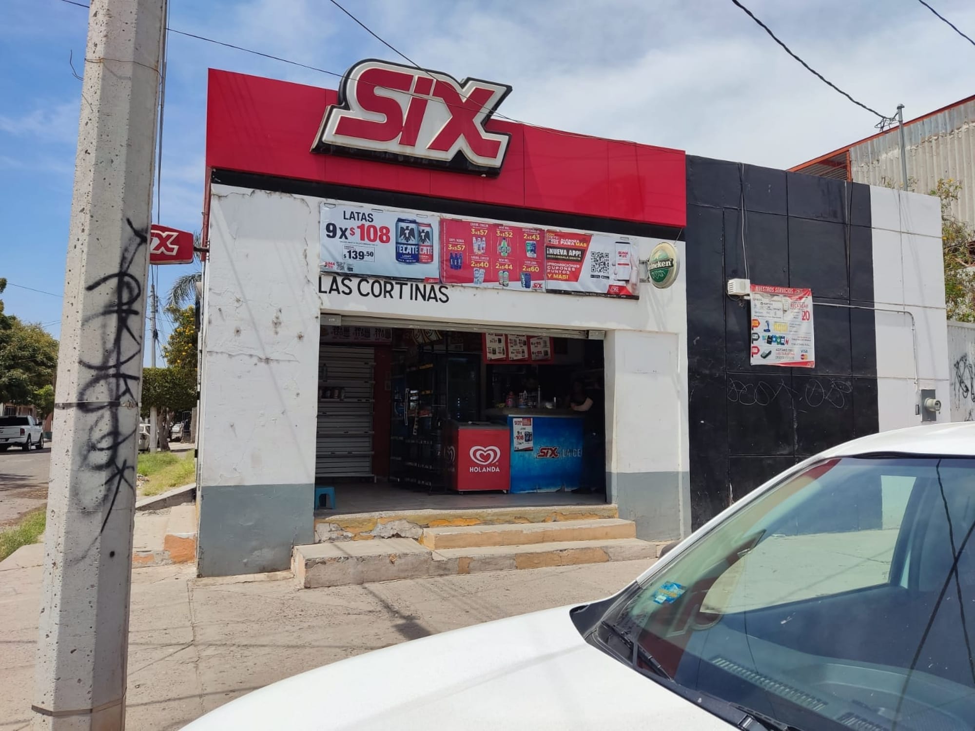 ¡CIVILES SOMETEN A ASALTANTE DESPUÉS DE ROBAR EN UN SIX!