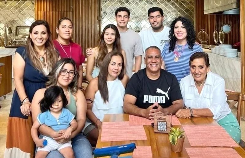 CARLÍN GÓNGORA MUY FELICITADO Y FESTEJADO