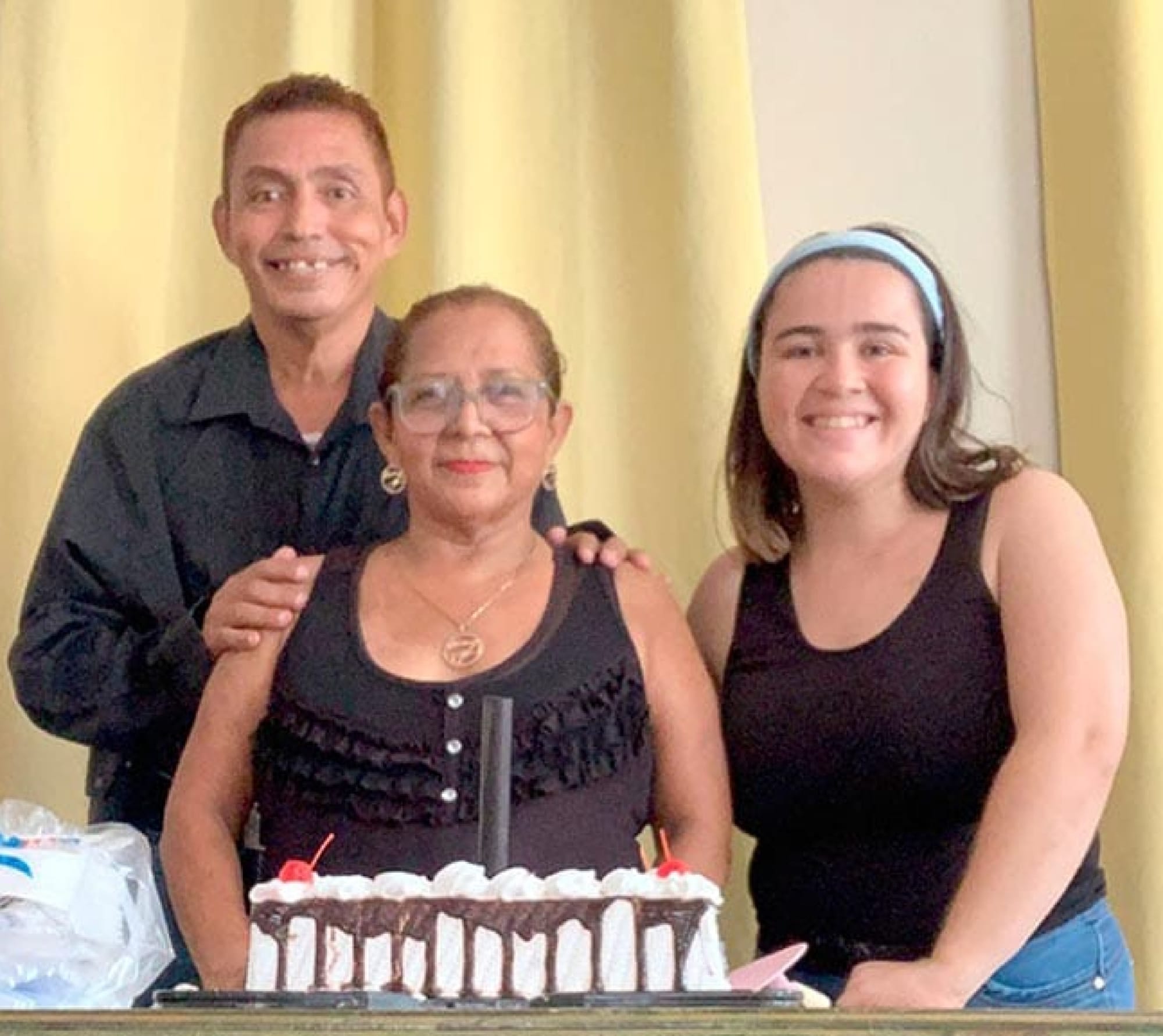 “MARÍA ES SORPRENDIDA”