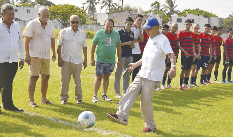 ¡”CHINO” SANOJA DA PATADA INICIAL!