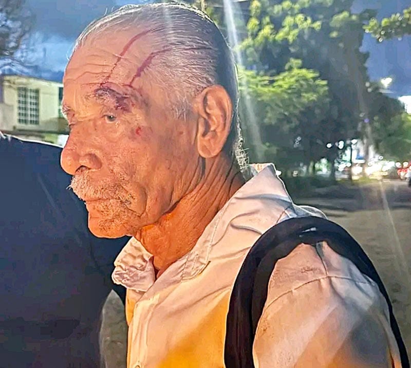 ¡DEJAN TUMBADO EN LA CALLE A ADULTO MAYOR ATACADO A GOLPES!