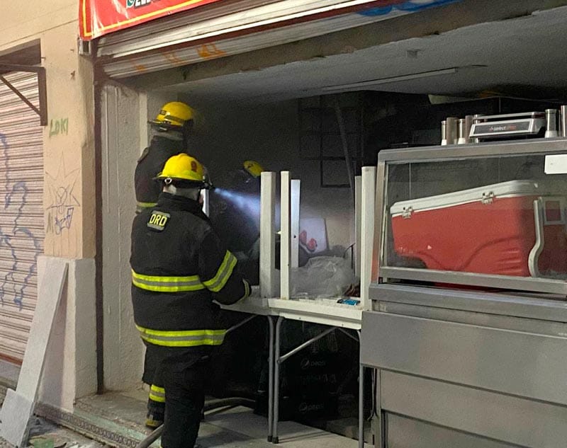 ¡INCENDIO CONSUME DEPARTAMENTO Y NEGOCIO DE CARNITAS “EL DOC”!