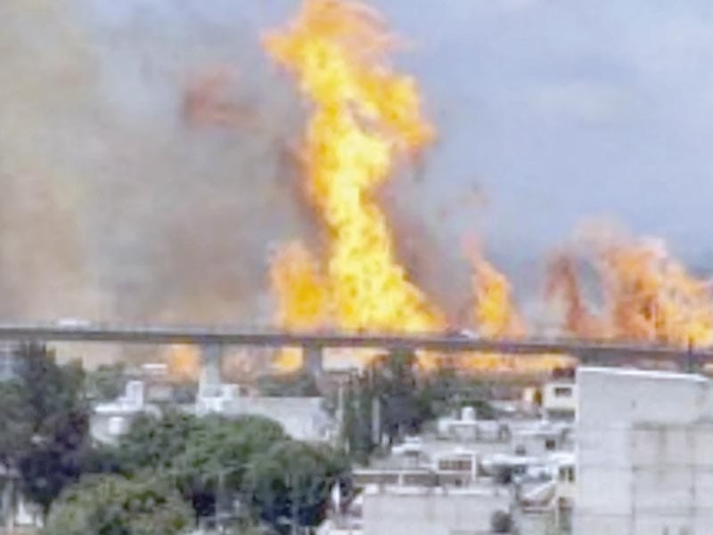 ¡SUMAN 22 MUERTOS POR LA EXPLOSIÓN DE PIPA!