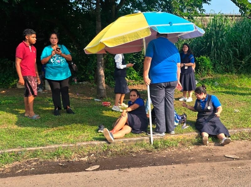 ¡DOS TRABAJADORAS ATROPELLADAS POR MOTOCICLISTA!