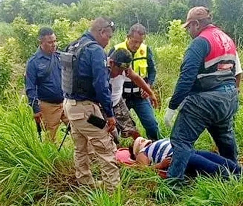 ¡AMA DE CASA DERRAPA EN SU MOTO EN LA CARRETERA A PIEDRAS NEGRAS!