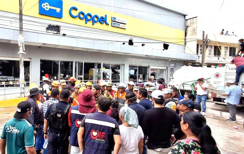 ¡EXPLOTÓ TIENDA COPPEL! - SIETE HERIDOS POR EL ESTALLIDO DE TANQUE DE GAS ESTACIONARIO