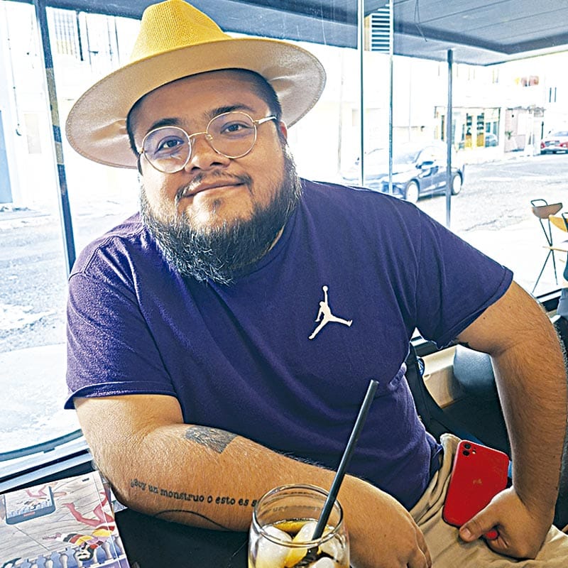 LA CARTELERA | ORALIDAD JAROCHA - Juan Eduardo Mateos Flores, egresado de la Facultad de Ciencias de la Comunicación de la UV, es un periodista y escritor veracruzano que destaca en su narrativa...