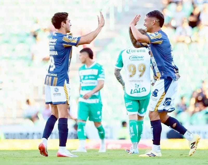 ¡CRUZ AZUL ES EL NUEVO LÍDER E INVICTO!