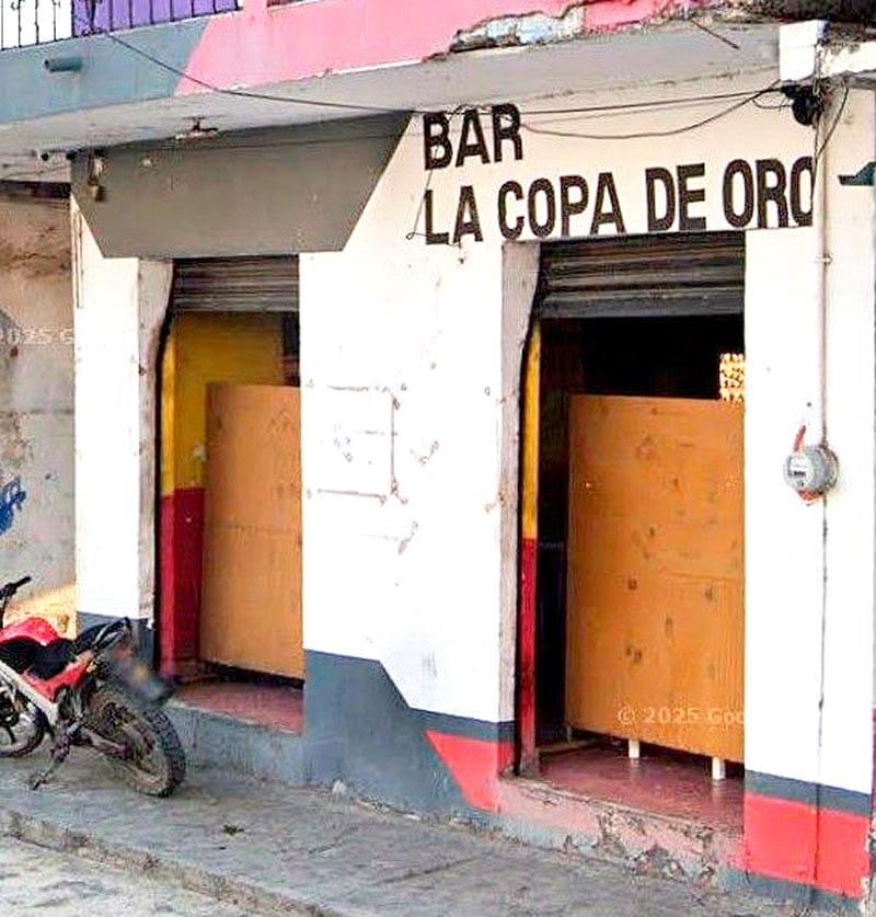 ¡EJECUTAN A ENCARGADA DEL BAR LA COPA DE ORO!