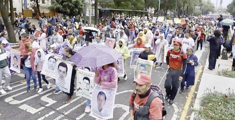 ¡EXIGEN PADRES DE LOS 43 A CSP NO ENCUBRIR A LA MARINA!