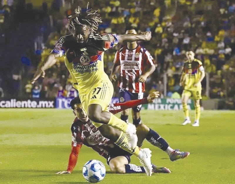 ¡SORPRESA!… CHIVAS LE GANA EL CLÁSICO AL AMÉRICA, 2-1!