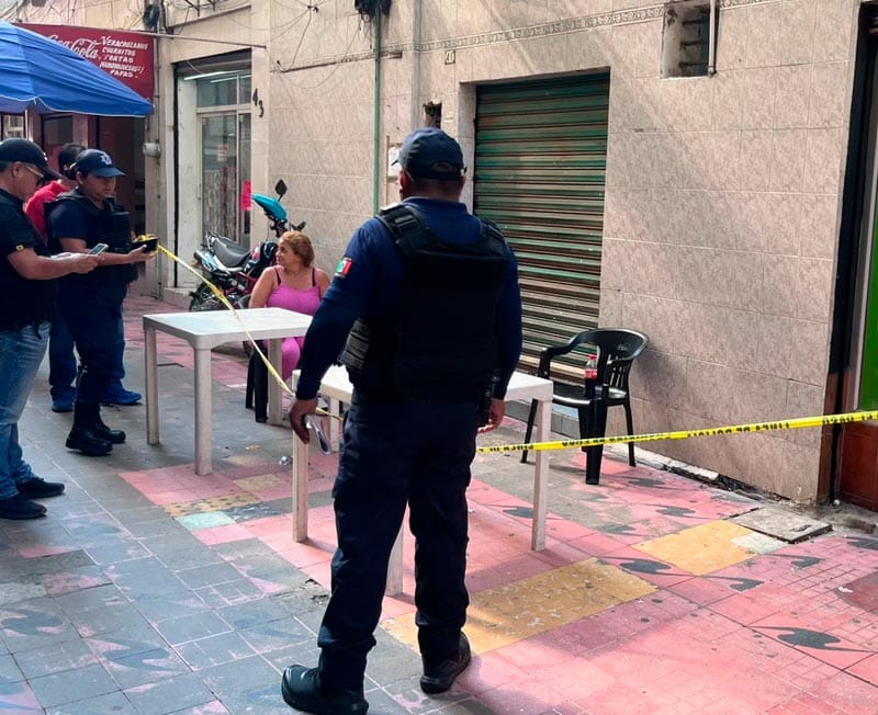 ¡ADULTO MAYOR FALLECIÓ EN LOS BAÑOS PÚBLICOS DEL MERCADO!