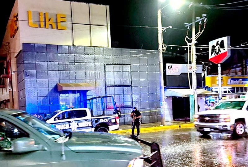 ¡BALEAN FACHADA DEL ANTRO LIKE PORQUE “EL CANDI” NO LES CONTESTA LAS LLAMADAS!