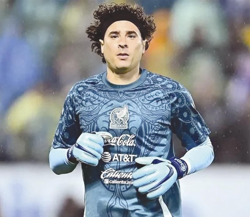 ¡MEMO OCHOA PODRÍA SER OBLIGADO AL RETIRO, AÚN SIGUE SIN EQUIPO!
