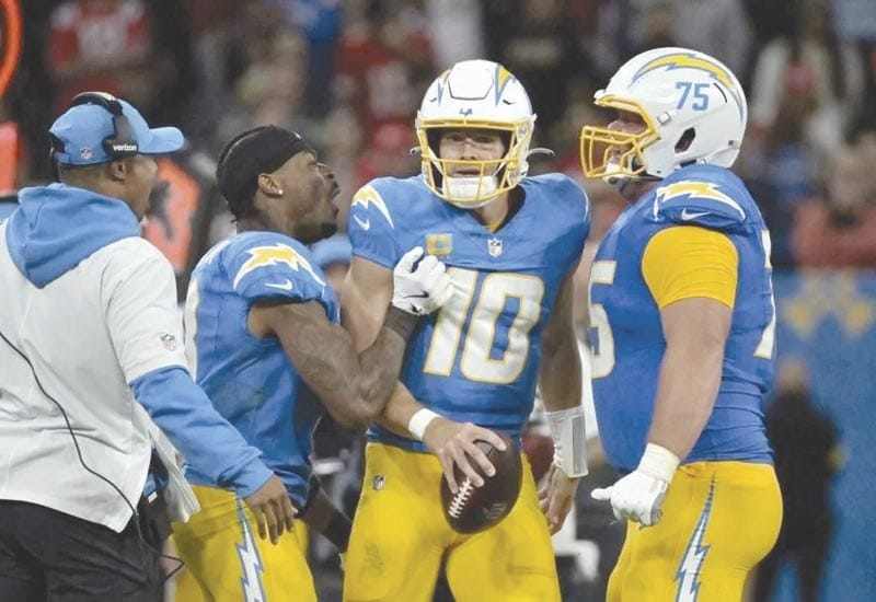 ¡ELECTROCUTAN CHARGERS A LOS CHIEFS Y MAHOMES EN BRASIL!