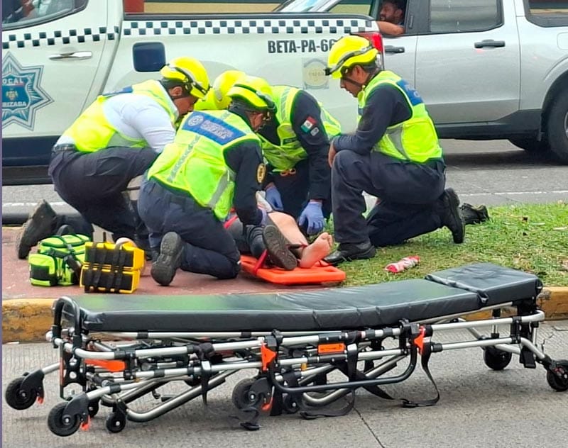 ¡ESTUDIANTE DEL CONALEP SE LANZÓ DE PUENTE PEATONAL EN ORIZABA!