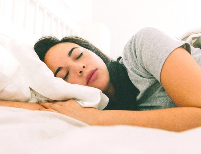 TIPS PARA MEJORAR TU CALIDAD DE VIDA | CÓMO MEJORAR EL SUEÑO - Pasamos alrededor de una tercera parte de nuestra vida durmiendo(o por lo menos deberíamos, de acuerdo con los expertos del sueño)…