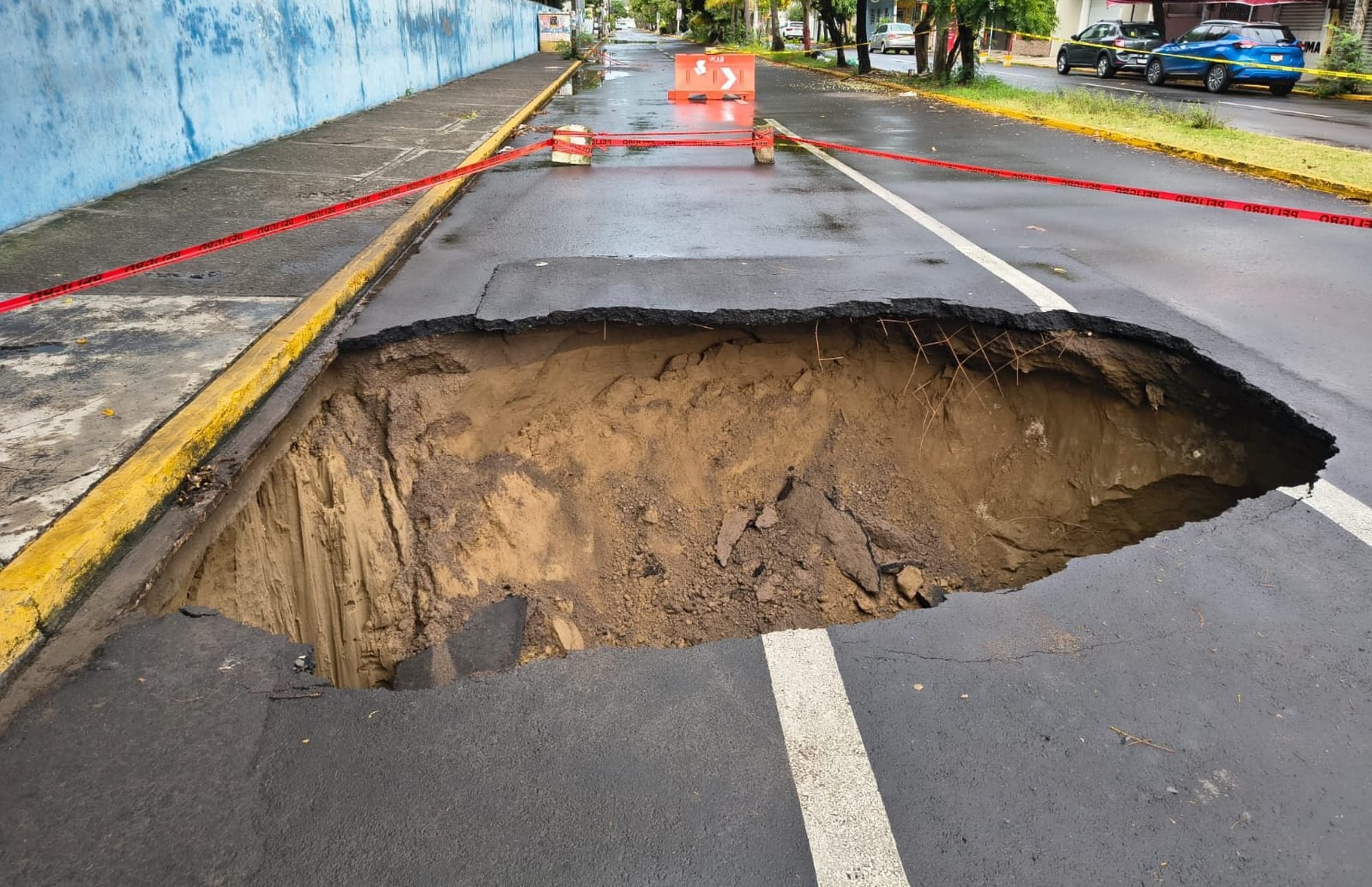 SE PUEDE VER CHINA! Se abre la tierra