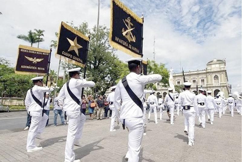 ¡MÉDICO NAVAL QUE VALIDÓ HUACHICOL FUE ASCENDIDO POR 'MÉRITO'!