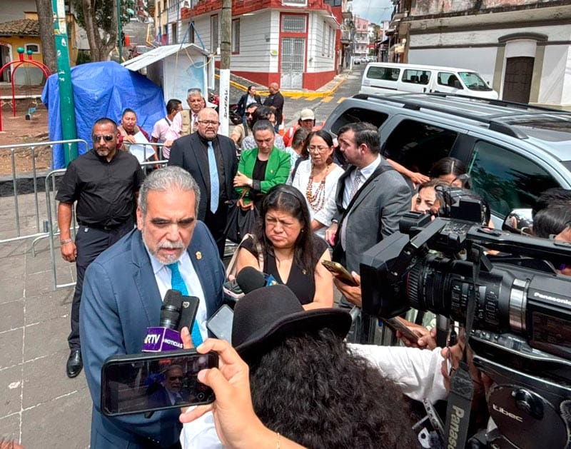 ¡“SON CHOFERES”! - RECTOR DE LA UV