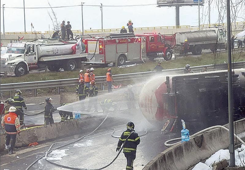 ¡YA SON 27 LOS MUERTOS POR LA EXPLOSIÓN DE UNA PIPA DE GAS EN IZTAPALAPA!