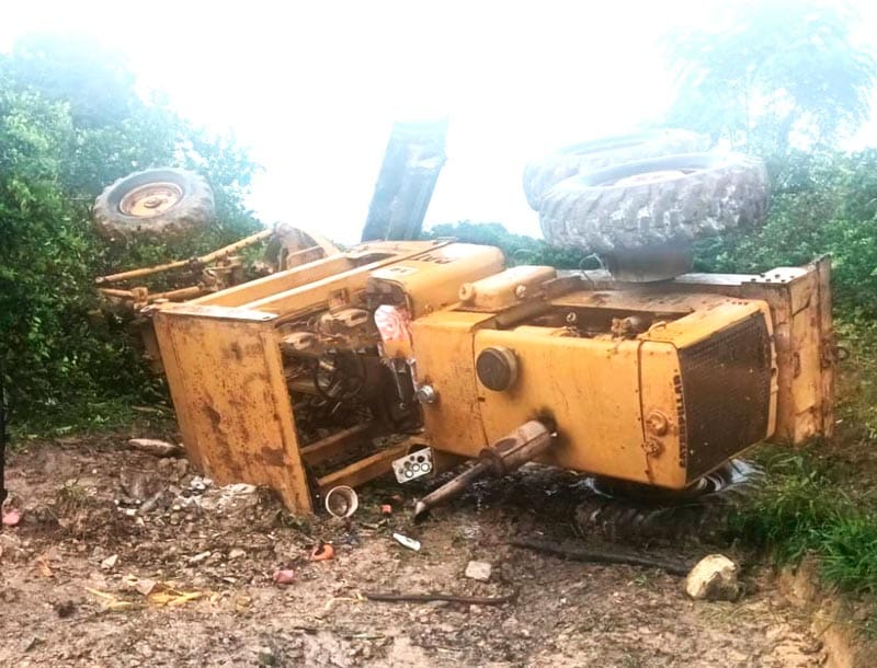 ¡OPERADOR MURIÓ PRENSADO AL VOLCAR MAQUINA CATERPILLAR!