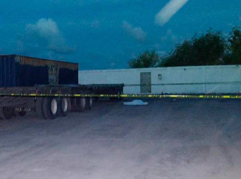 ¡PIERDE LA VIDA EMBESTIDO POR TRÁILER EN PUERTO SECO!