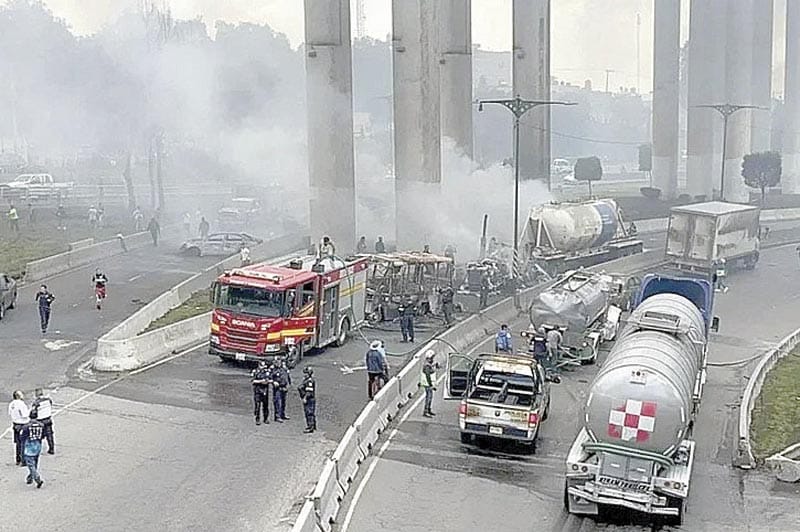 ¡SUMAN 31 MUERTOS DE ACCIDENTE DE PIPA EN IZTAPALAPA!