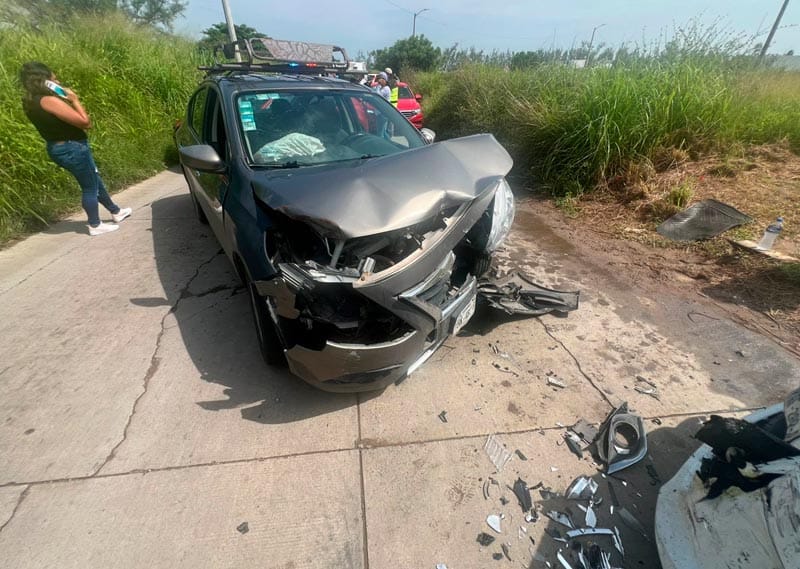 ¡FUERTE CHOQUE EN RESIDENCIAL DEL BOSQUE DEJA LESIONADOS Y DAÑOS!